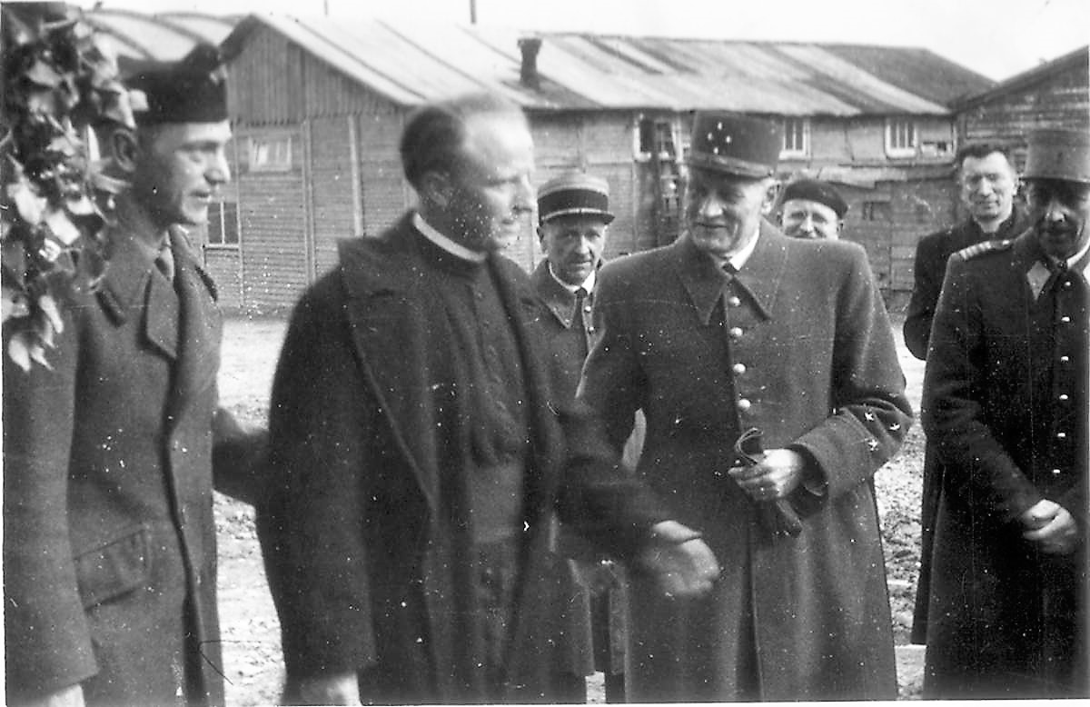 2020 franz stock accueillant au seminaire des barbeles le general 4927358
