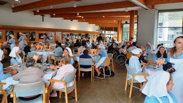 2025 LOURDES PELE DIOCESAIN SALLE DES REPAS 600