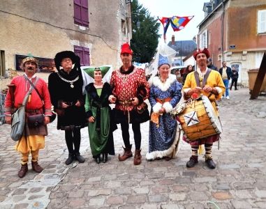 2 2025 MEDIEVALES COMEDIENS PLACE DU CHATEAU 400