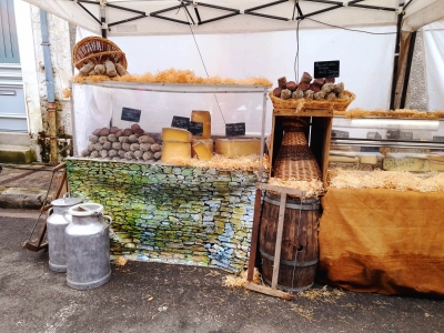7 2025 MEDIEVALES JARDIN STAND FROMAGES 400