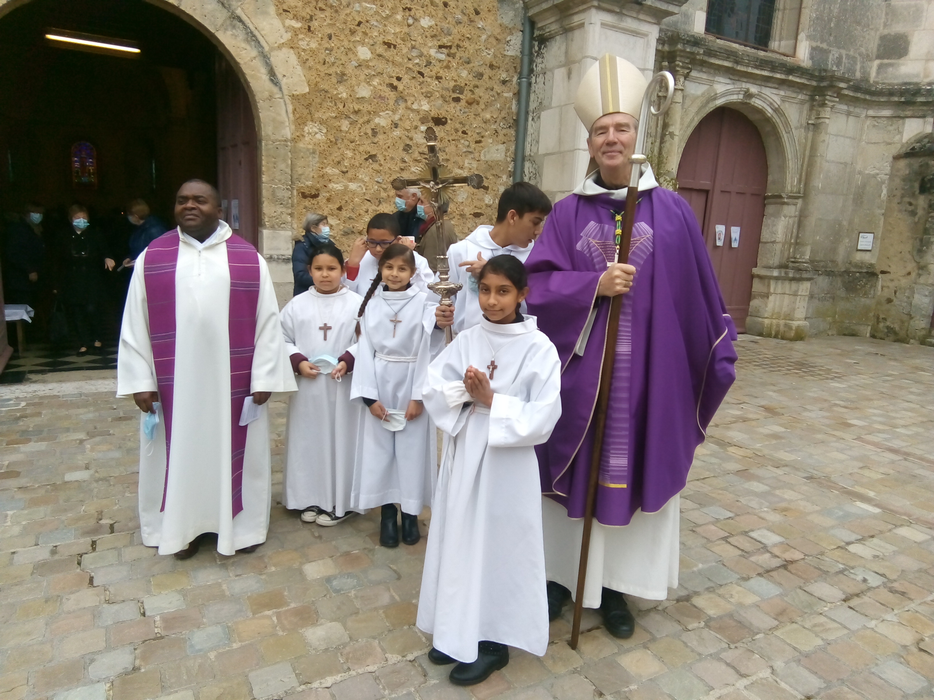 Devant l'église St Georges à Cloyes sur le Loir